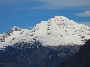 59 Zoom in Arera (2512 m) ben innevato